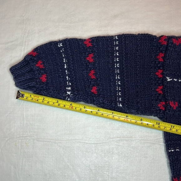 AUTHENTIC KIDS Girl’s Hand Knitted Blue/Red Heart Designed Sweater Size 6X - Picture 9 of 11